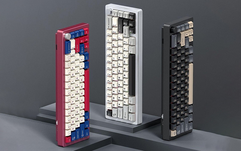 Aluminum alloy CNC cool light mechanical game keyboard Bluetooth hot plug USB the third mock examination